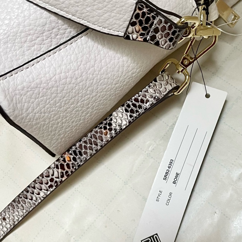 BNWT Sondra Roberts Squared vegan leather bag - Picture 16 of 16
